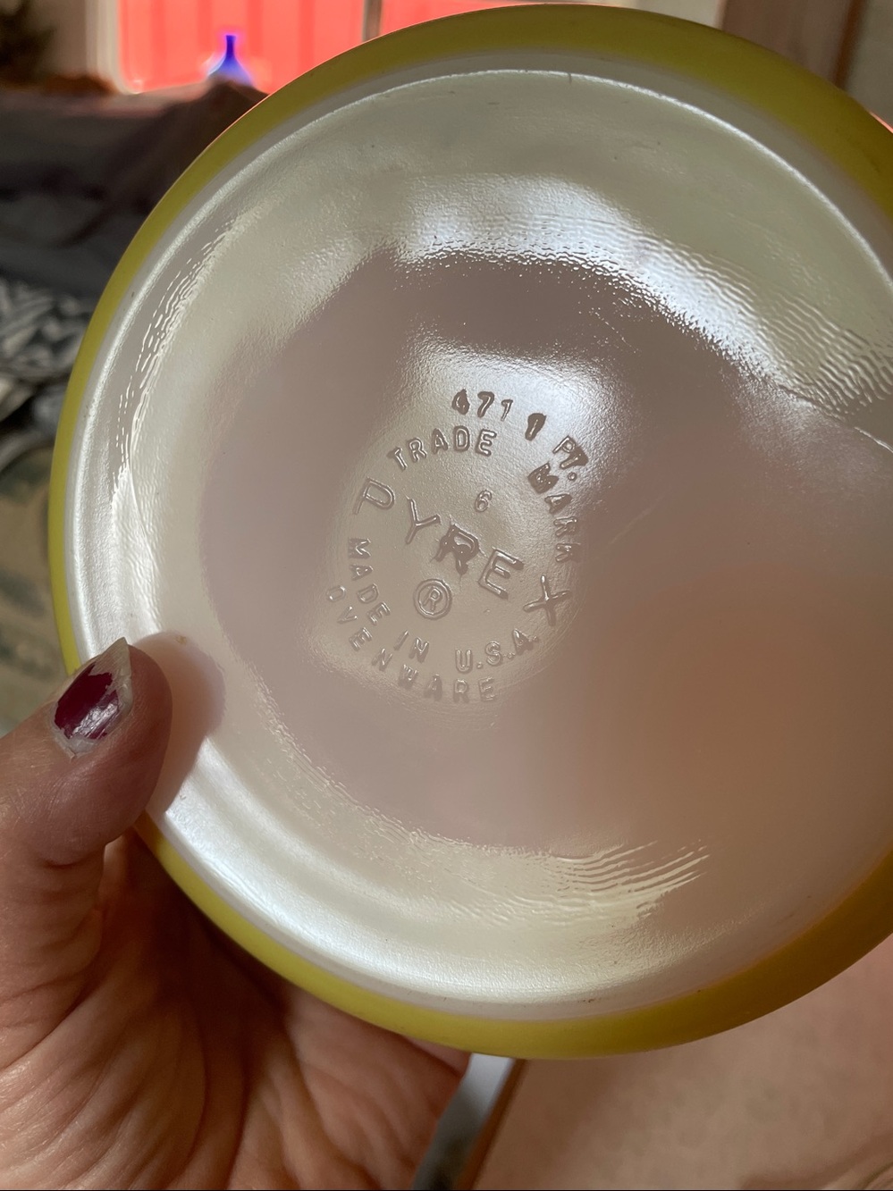 Pyrex Yellow Glass Casserole with Clear Lid - Picture 5 of 5